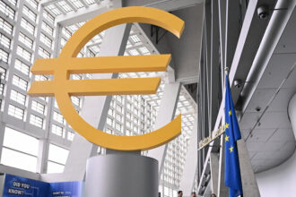 Euro Strengthens as U.S. Dollar Weakens: Will It Last?