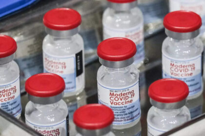 Moderna Predicts Lower Sales Next Year, Shares Near Four-Year Low - ET HealthWorld | Pharma