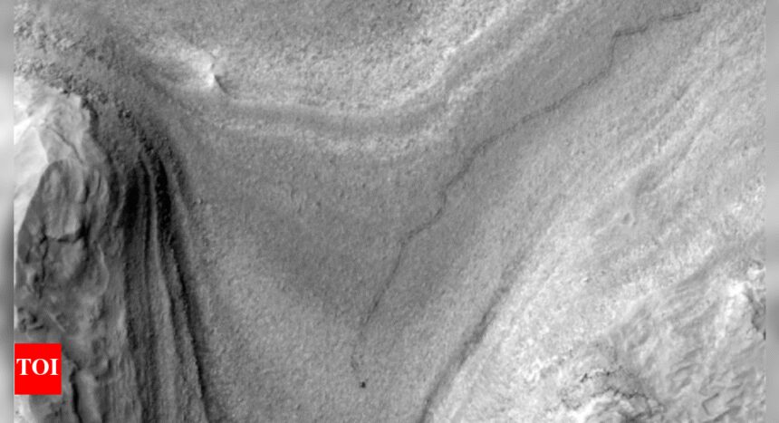 NASA Reveals the Origin of the Long, Winding Line on Mars |  THE PRIME NEWS NETWORK