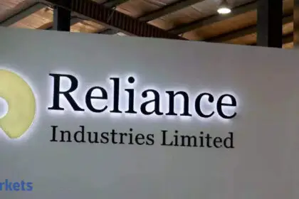 RIL Q4 Profit Beats Expectations: How Will the Stock React on Monday? Key Tips for Trading
