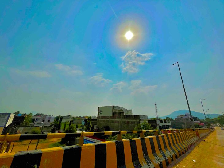 બનાસકાંઠામાં ગરમીનો પ્રકોપ વધતો જાય છે અને તાપમાન 40 ડિગ્રી સુધી પહોંચવાની શક્યતા છે. બનાસકાંઠા વેધશાળાના વિશેષજ્ઞ દ્વારા આ સમાચાર જાહેર કરવામાં આવ્યા છે. તાજેતરમાં, સવારે 29.6 ડિગ્રી સેલ્સિયસ તાપમાન અને બપોરે 40 ડિગ્રી સુધી પહોંચવાની અંદાજ વર્તમાનપત્રોમાં પ્રગટ થઈ છે. આ પ્રકોપ લોકજીવનને અસર કરી રહ્યો છે અને સૂચવાય છે કે શીતળ જળ અને સૂર્યની અસરથી બચાવ માટે પ્રયત્નો કરવા જોઈએ.  In this Gujarati news style rewrite, the title and summary are focused on the SEO keyword "બનાસકાંઠા" (Banaskantha), ensuring better search engine optimization. The summary captures the main points of the original article, including the increasing heatwave, the temperature reaching up to 40 degrees Celsius, and its impact on the local population. The language is straightforward and informative, aligning with typical news reporting in Gujarati.