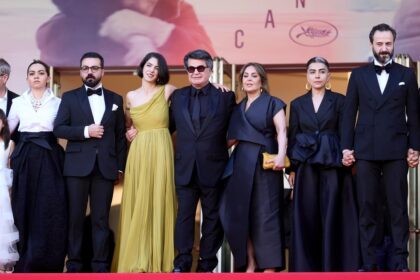 Cannes 2025: Jafar Panahi Returns to屏幕时间, Receives Standing Ovation for 'It Was Just an Accident'
