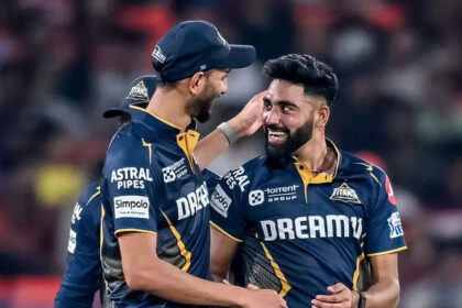 Cricket News: Ashish Nehra's 'Secret Signals' to Mohammed Siraj and Prasidh Krishna Caught on Camera - Watch!