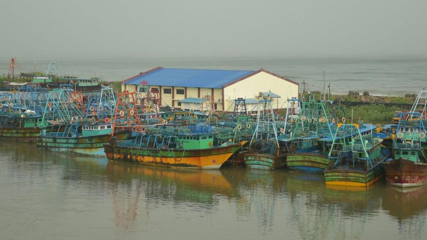 Four Mid-Sea Attacks Off T.N. Coast: 14 Nagapattinam Fishermen Assaulted by Sri Lankan Nationals, Equipment Stolen