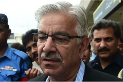Pakistan Defence Minister Warns of Military Strike on Indian Indus Projects After IWT Suspension | VIDEO