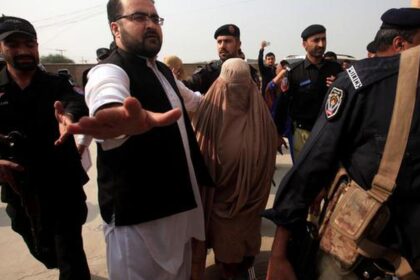 Pakistan,to deport National Geographic interviewee, highlighting Afghan girl photo issue