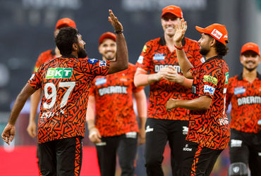 RCB vs SRH : હાઇસ્કોરિંગ મેચમાં સનરાઇઝર્સ હૈદરાબાદના 42 રનથી વિજય, તાબડતોડ પરિણામે RCB ની ક્રમ ઊંચે આવી
---
title: RCB vs SRH : હાઇસ્કોરિંગ મેચમાં સનરાઇઝર્સ હૈદરાબાદની 42 રનથી જીત, પોઇન્ટ ટેબલમાં RCB ને ફટકો
description: હાઇસ્કોરિંગ મેચમાં સનરાઇઝર્સ હૈદરાબાદની 42 રનથી જીત, સંપૂર્ણ મેચમાં RCB ને ફટકો, પોઇન્ટ ટેબલમાં બદલાવ.
---
## RCB vs SRH : હાઇસ્કોરિંગ મેચમાં સનરાઇઝર્સ હૈદરાબાદની 42 રનથી જીત, પોઇન્ટ ટેબલમાં RCB ને ફટકો
હાઇસ્કોરિંગ મેચમાં સનરાઇઝર્સ હૈદરાબાદની 42 રનથી જીત, સંપૂર્ણ મેચમાં RCB ને ફટકો, પોઇન્ટ ટેબલમાં બદલાવ.