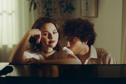 áticas de Selena Gomez y Benny Blanco revelan su hogar personal para el lanzamiento de "I Said I Love You First"