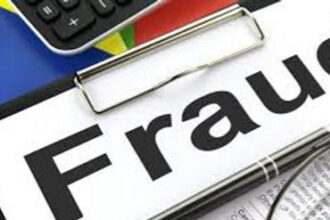 राजकोट (भालू प्रहरी) : नागझाम्पा चोरी के प्रकरण में साझीदार और ठग चंद्रकांत पांचाल को क्राइम ब्रांच ने रंगे हाथों गिरफ्तार किया है. इसके साथ ही बीस लाख रुपए की चूना पत्थर की ठगी का खुलासा हो गया है.