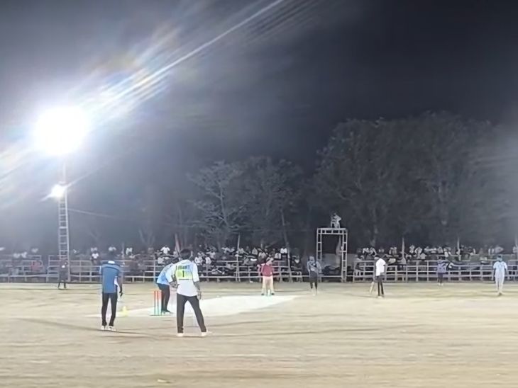 પાટડી નાઈટ ક્રિકેટમાં રોમાંચક મુકાબલો:  રાજ રાજેશ્વરી, ખેરવા અને શ્રીરામ ઇલેવન જીતી, 20મીએ ફાઈનલ - સુરેન્દ્રનગર સમાચાર