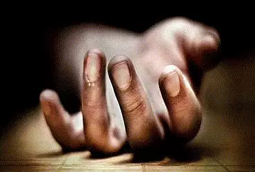 "બ્લેડથી હાથની નસ કાપી રિક્ષાચાલકનો આપઘાત"