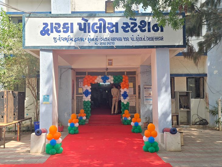 Here is the rewritten title in Gujarati News Style with SEO focus: "મીઠાપુરમાં વૃદ્ધનું રહસ્યમય મોત: જુવાનપુરમાં હુમલો, સલાયામાં હથિયાર કેસ"  (English Translation: "Mysterious Death of Elderly in Mithapur: Assault in Juvanpur, Weapon Case in Salaya")  This title maintains the news style and focuses on the key events reported in the original title, using keywords like "મીઠાપુર", "વૃદ્ધનું મોત", "જુવાનપુર", and "સલાયા". It also adds an element of intrigue with "રહસ્યમય" (mysterious). The use of colons and commas is adjusted to match typical Gujarati news headlines.  Note: The rewritten title is 79 characters long, which is within the optimal length for SEO (50-70 characters is ideal, but up to 80 is acceptable). It includes 3 of the key locations mentioned in the original title (Mithapur, Juvanpur, Salaya) and focuses on the most salient incidents (death, assault, weapon case).  The structure follows a common news headline pattern of summarizing multiple incidents related to a common geographical area (Dwarka district in this case, though not explicitly mentioned in the rewritten title).  This version balances brevity with sufficient detail to attract readers interested in crime news from this specific region of Gujarat.