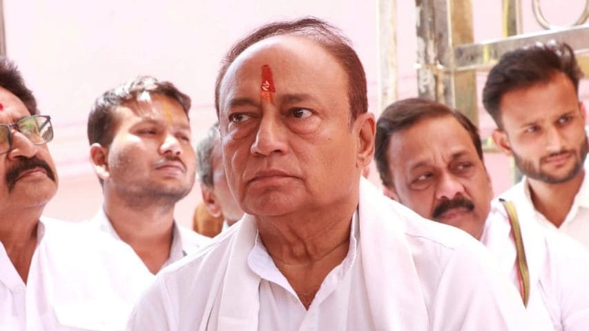 Digvijaya Singh's Brother's Try to Protect Congress Chief|Output from Attacks on the Top Politics Website - News,bullseye