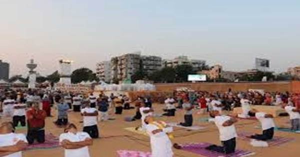 અમદાવાદ: ૨૦ મે ગુરૂવારે રિવરફ્રન્ટ પર શહેરીઓ માટે યોગ શિબિર