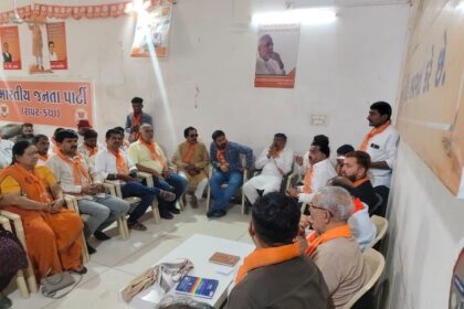 ગુજરાતી શૈલીમાં ફરીથી લખેલું શીર્ષક:  બીજેપીની કચ્છ શાખાએ મહત્વપૂર્ણ કાર્યશાળા યોજી - મોદી સરકારની 11 વર્ષની સિદ્ધિઓ અને ઓપરેશન સિંદુરની વિજયવિષે ચર્ચા કરી  SEO કેન્દ્રિત ટૂંકું શીર્ષક (50 અક્ષરો સુધી):  બીજેપી કચ્છે મોદી સરકાનની સિદ્ધિઓ પર કાર્યશાળા યોજી