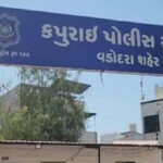 પથ્થરમારો વિ. દુકાનદાર: ત્રિપુરીનો ઘરેણા ખરીદી પછી પડીકી તુરંત ન મળવાથી ગુસ્સે ઝનૂની કર્મ!