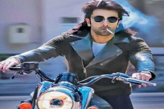 રણબીરની નવી ફિલ્મનું શૂટિંગ આગામી વર્ષે એપ્રિલથી શરૂ થશે
વિશેષ જાણકારી: રણબીરે ટિવીટ પર ફિલ્મના નામની જાહેરાત કરીને અમુક કર્મચારીઓને મોડ પર બેઠા હોવાનો આરોપ લગાવ્યો હતો.
અન્ડરસ્કોર કીવર્ડ્સ: રણબીર કપૂર, રણવીર કપુર, ધૂમ ફોર, શૂટિંગ, એપ્રિલ, ટિવીટ, જાહેરાત, કર્મચારી, મોડ, ફિલ્મ મેકિંગ
બોલ્ડ કી વર્ડ્સ: રણબીર કપૂર, ફિલ્મ, શૂટિંગ, ટિવીટ, કર્મચારી
મેટા ડિસ્ક્રિપ્શન: ધૂમ ફોર ફિલ્મનું શૂટિંગ આગામી વર્ષે એપ્રિલમાં શરૂ થશે અને રણબીરે ટિવીટ પર ફિલ્મના નામની જાહેરાત કરીને અમુક કર્મચારીઓને મોડ પર બેઠા હોવાનો આરોપ લગાવ્યો હતો.
રણબીર કપૂરની ધૂમ ફોર ફિલ્મનું શૂટિંગ આગામી વર્ષે એપ્રિલથી શરૂ થશે અને ફિલ્મ 2017માં રિલીઝ થશે. ફિલ્મમાં રણબીર કપૂર, કૃતિ સેનોન, જેકી શ્રોફ અને સૈફ અલી ખાન સહિત અન્ય સહાયક ભૂમિકામાં હાજર હશે. ફિલ્મનું નિર્માણ અદિત્યા ચોપરા કરી રહ્યા છે અને મુખ્ય સ્ટાર્સ માટે શૂટિંગ એપ્રિલમાં શરૂ થશે જ્યારે અન્ય સહાયક ભૂમિકાઓ આ ગરમીએ થઈ જશે. પ્રખ્યાત ડિરેક્ટર વિધુ વિનોદ ચોપરા આ ફિલ્મ દિગ્દર્શન કરશે, જેમને અગાઉ રણબીરની ફિલ્મ શિંદુમાં અભિનય કરી હતી.
ફિલ્મમાં રણબીરે "મિ. એ" નામની મુખ્ય ભૂમિકા કરી હતી. આ ફિલ્મના ટ્રાઇલર સાથે અને અદિત્યા ચોપરા દ્વારા જનતા જોવાની મંજૂરી આપવામાં આવી હોવાના કારણે, રણબીરે ટિવીટ પર કહ્યું હતું કે, "હું આગામી વર્ષે ફિક્સ થયો છું, પરંતુ હું માત્ર તમે જ્યારે જુઓ છો ત્યારે શૂટ કરું છું. શોગિસ લોકોએ યાનુ કે ફિલ્મ દરમિયાન મોડેટી જેવા હીરાં બને તેવો યોગ્ય નિર્ણય લેવાનો છે."
આમ, રણબીરની ફિલ્મ "ધૂમ ફોર" અને તેનું શૂટિંગ આવનાર વર્ષમાં એપ્રિલમાં શરૂ થશે અને ફિલ્મ 2017માં રિલીઝ થશે. ફિલ્મના નિર્માણકાર અદિત્યા ચોપરા અને ડિરેક્ટર વિધુ વિનોદ ચોપરા લોકોની જિજ્ઞાસા વધારશે, જેમણે સાબિત કર્યું છે કે તેમને ફિલ્મ મેકિંગના ક્ષેત્રમાં અનુભવ છે. રણબીર કપૂરે ફિલ્મના ટ્રાઇલર પર διαδκητικόોને માહિતી આપવાની ભૂલ કરી છે જેને કારણે પ્રસિદ્ધિ મળી હતી. તેઓ કહે છે કે એવું માત્ર તેમને જ સંભવ છે એવું નથી પરંતુ તે દિવસે મેં મોડ પર બેઠા હોવાનો હિસાબે છે.